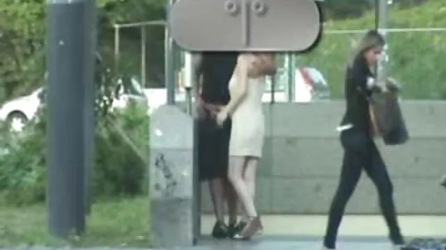 โค้งสีบลอนด์ วีดีโอ โปั Sara Jay gets poked ในตำแหน่งมิชชันนารีและคนชอบสุนัข
