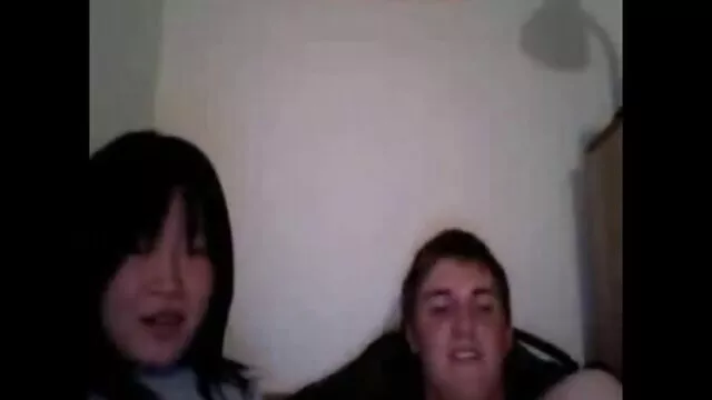 ลูกไก่เท่ Lia Lor วีดีโอ โปํ และ Rilynn Rae ต้องการจัดการแข่งขันดูดไก่