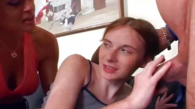 พนักงานหนุ่ม fucks twat ดู วีดีโอ น้อง แน ท ยืดของเจ้านายผู้หญิงโค้ง Alura Jenson