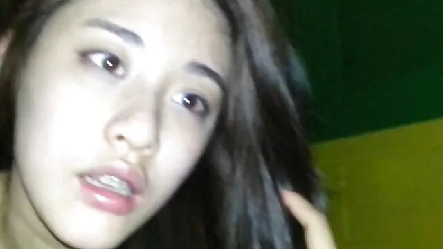 เครื่องดูดไก่ผมสีดำโลภกับเต้าใหญ่ให้ ดู วีดีโอ xxxx blowjob
