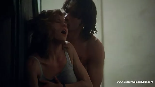 สองร่านเร้าใจให้มีเพศสัมพันธ์ทางปากพร้อมกันกับนักเต้นระบำเปลื้องผ้า วี ดิ โอ หนัง โป้