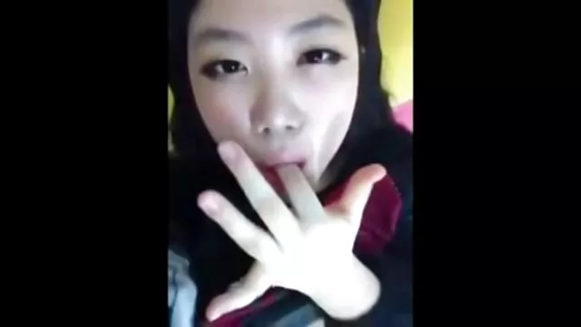 MILF ผมบลอนด์ที่มีความปรารถนา Devon Lee ให้ วีดีโอ โป blowjob กับช่างของเธอ